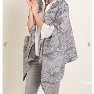 Chico's NWT Silver Gray Reversible Floral Knit Ruana Wrap Coat